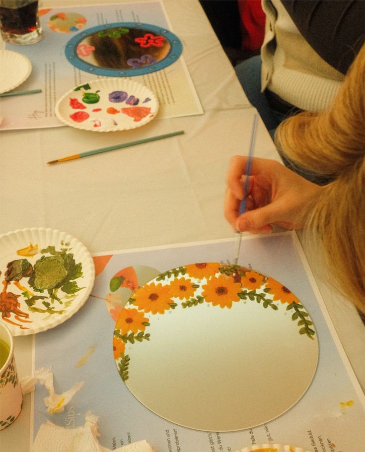 Taller de espejos pintados a mano en Club Creativo CDMX